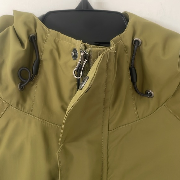 Under Armour Cold Gear/Stormproof Ski Jacket.  Men’s Medium. - Picture 9 of 14